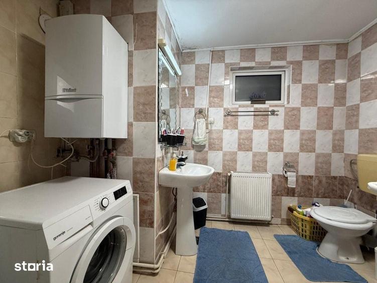 Casă cu 4 camere cu Teren 490 Mp în Central