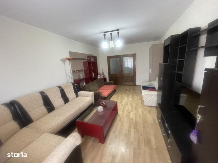 Apartament cu 3 camere decomandat în Central — fotografia 3
