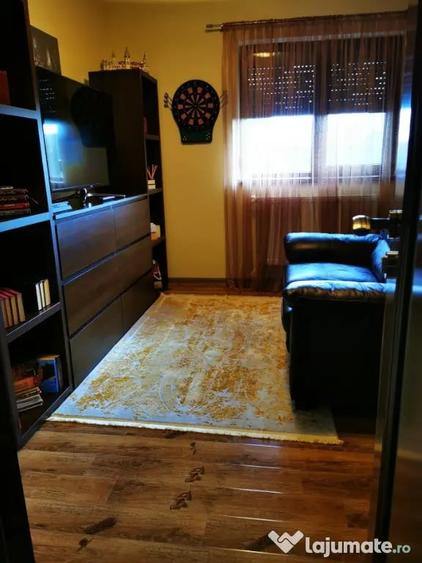 Casă cu 4 camere cu Teren 250 Mp în Domnești