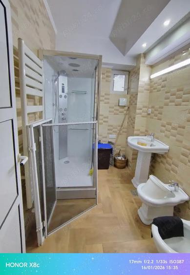 Apartament cu 4 camere decomandat în Hala Centrală