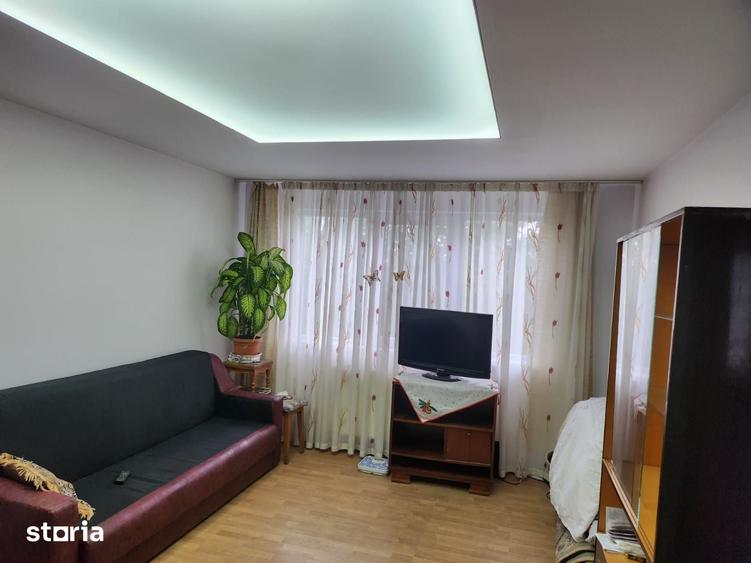 Apartament cu 3 camere semidecomandat în Republicii