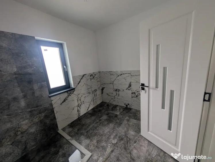 Casă cu 4 camere cu Teren 400 Mp în Central