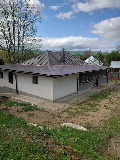 Casă cu 3 camere cu Teren 1800 Mp în Leiculești