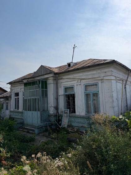 Casă individuală cu 3 camere cu Canalizare în Central