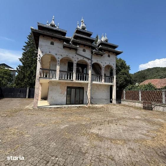 Casă cu Teren 500 Mp în Săsar