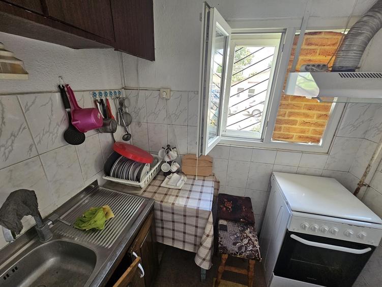 Apartament cu 3 camere decomandat în Exterior Vest