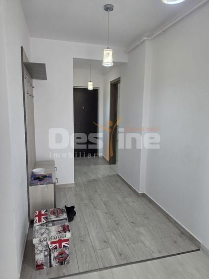 Apartament cu 2 camere decomandat, mobilat în Tractorul