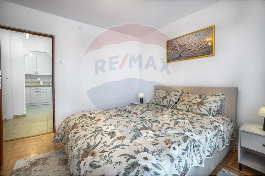 Apartament cu 3 camere decomandat în Vlahuță