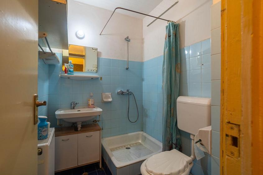 Apartament cu 4 camere decomandat în Boul Roșu