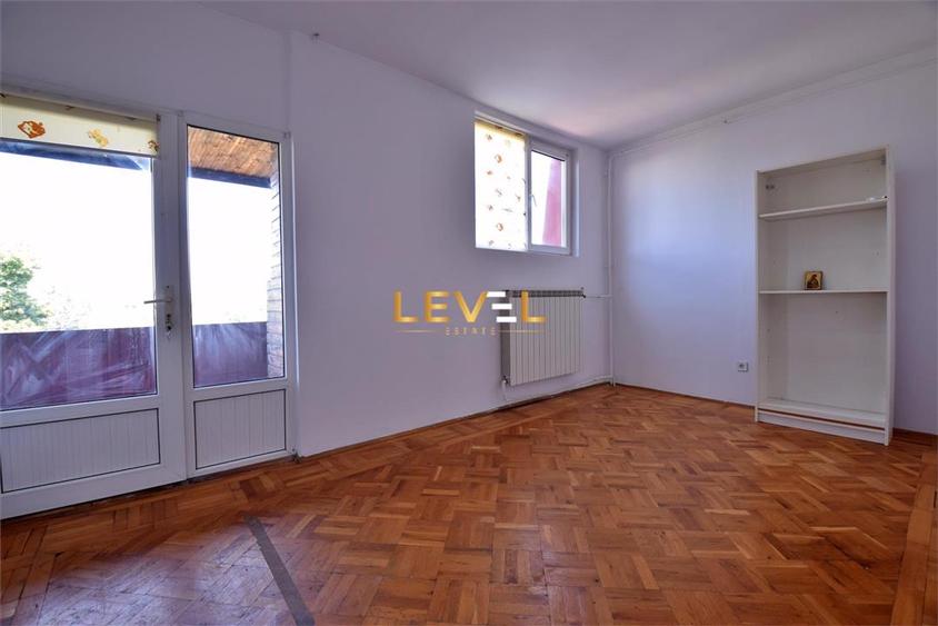 Casă individuală cu 9 camere cu Canalizare în Ultracentral