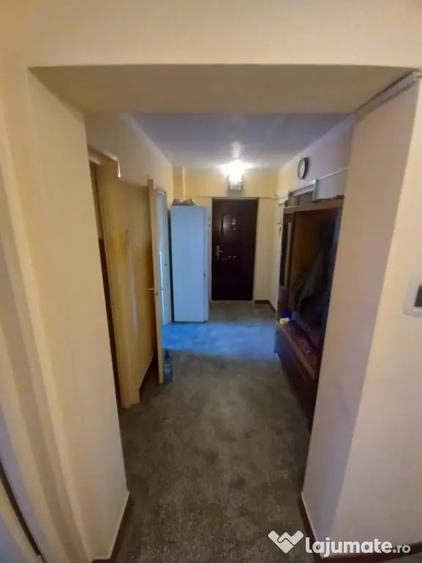 Apartament cu 3 camere decomandat în Săsar
