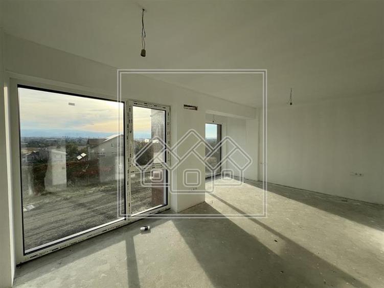 Duplex cu 4 camere cu Canalizare în Gușterița