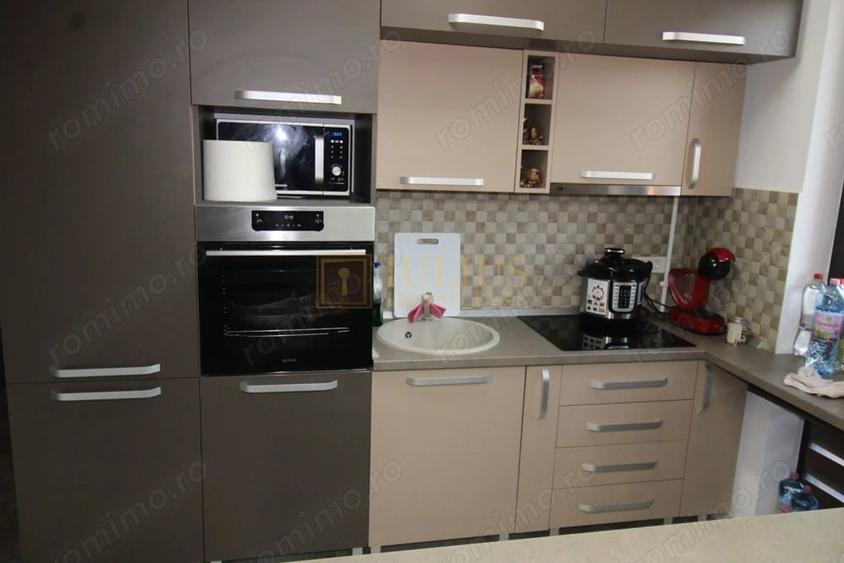 Apartament cu 3 camere decomandat în Spitalul Județean