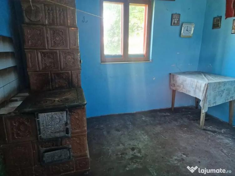 Casă cu 4 camere cu Teren 400 Mp în Călinești