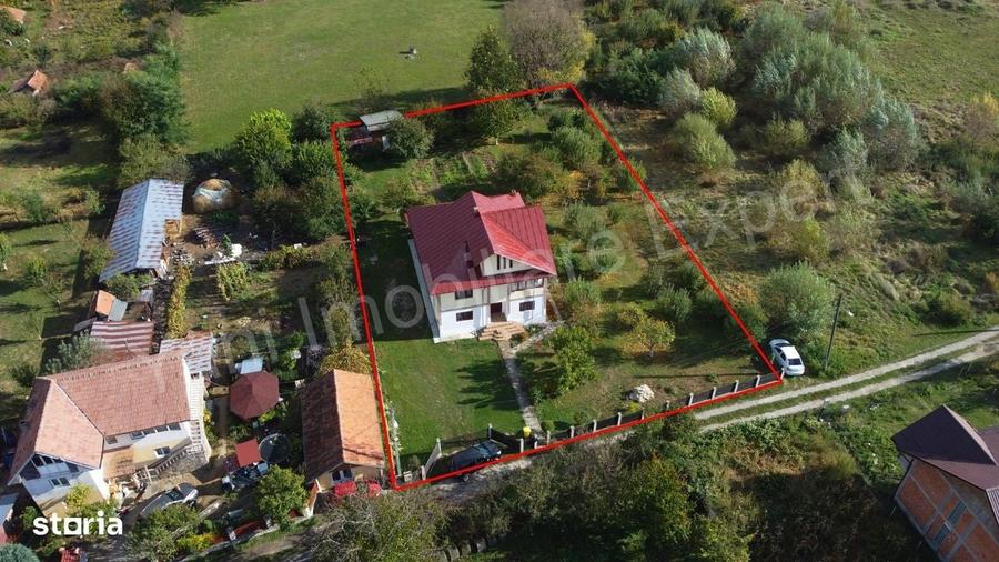 Casă cu 4 camere cu Teren 1917 Mp în Central