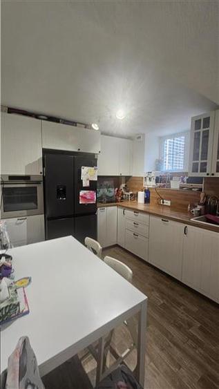 Apartament cu 6 camere decomandat, mobilat în Central