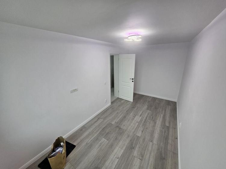 Apartament cu 3 camere semidecomandat în Cina