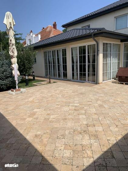 Casă cu 10 camere cu Teren 600 Mp în Eforie