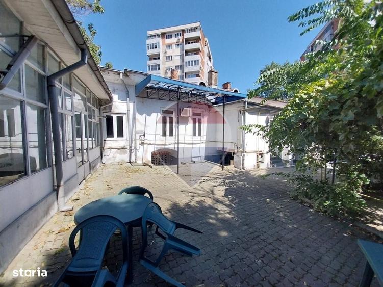 Casă cu 4 camere cu Teren 1302 Mp în Central