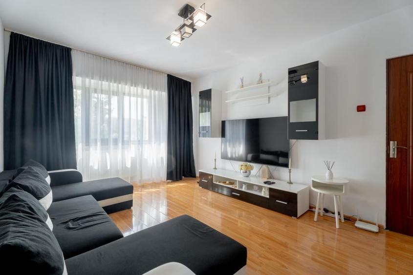Apartament cu 3 camere decomandat, mobilat în Dacia