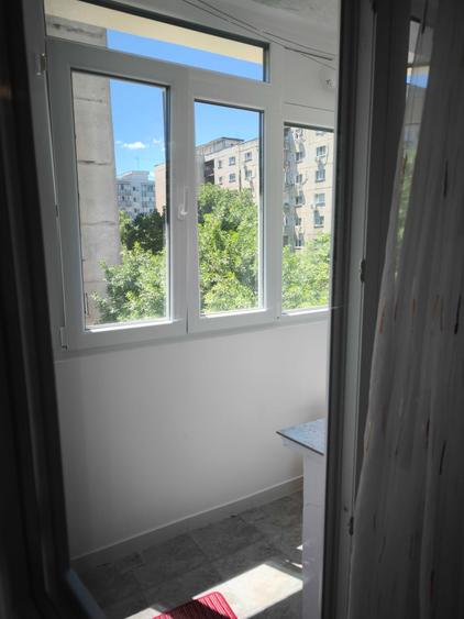 Apartament cu 2 camere decomandat, mobilat în Brâncoveanu