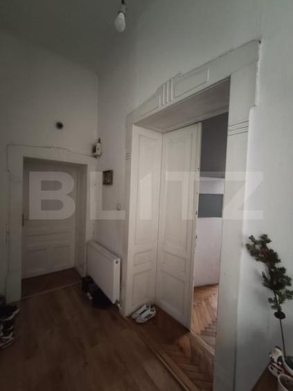 Apartament cu 5 camere decomandat, mobilat în Central