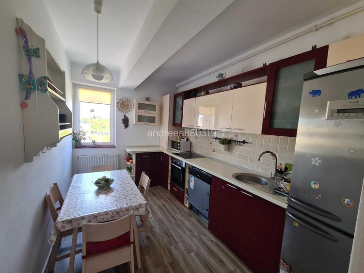 Particular inchiriez apartament 2 camere, 64 mp