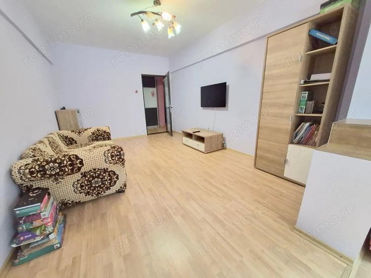 Apartament cu 2 camere decomandat în Micro 17