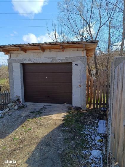 Casă cu 4 camere cu Teren 2500 Mp în Central
