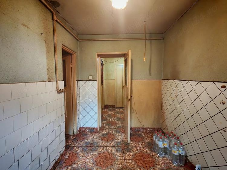 B-dul Regele Mihai, in spate la Mag. Maramures, 2 camere dec.,parter,fara investitii,67000 euro - 5