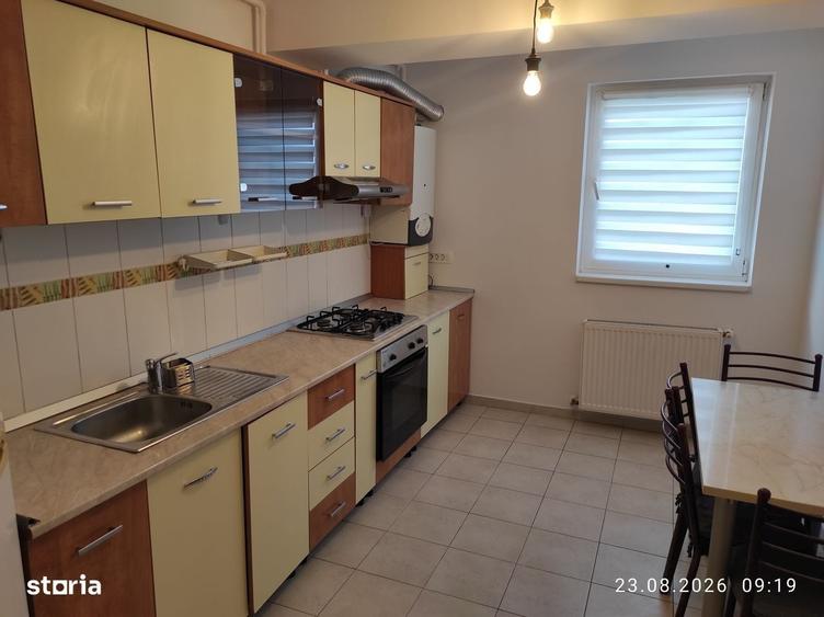 Apartament cu 3 camere în Văcăresti