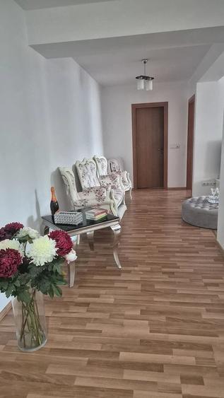 Apartament cu 2 camere semidecomandat în Mihai Bravu