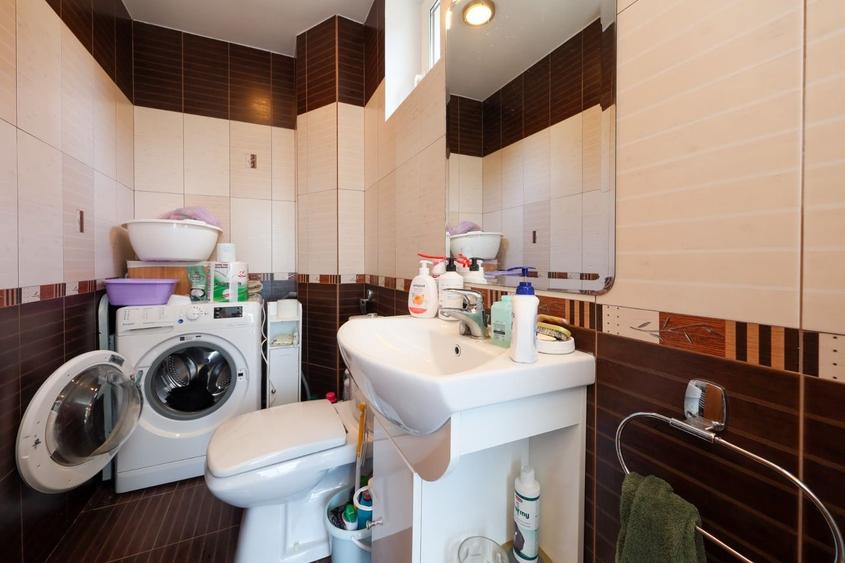 Duplex cu 4 camere cu Canalizare în Central
