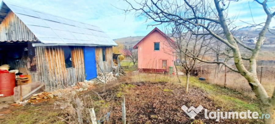 Casă cu 2 camere cu Teren 1000 Mp în Dezmir