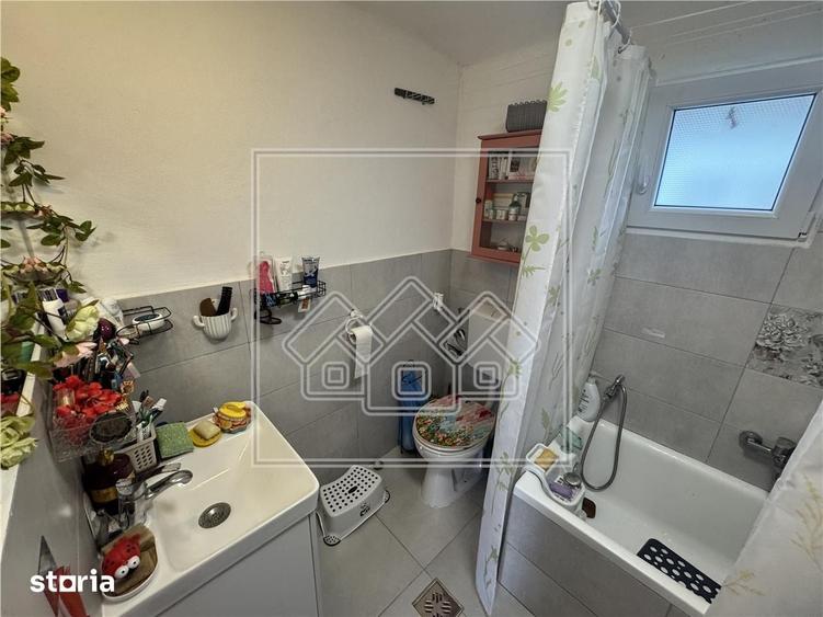 Casă cu 2 camere cu Teren 868 Mp în Arpașu de Jos