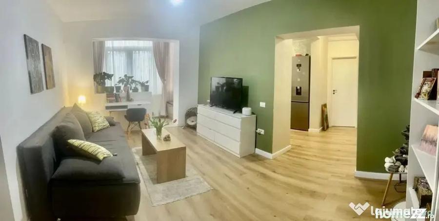 Apartament cu 3 camere semidecomandat în City Park Mall
