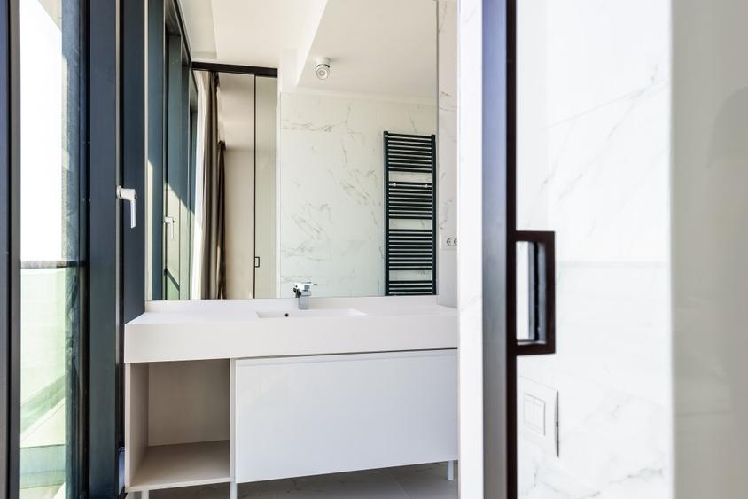 Apartament cu 4 camere decomandat, mobilat în Mamaia