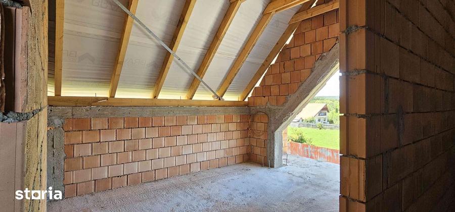 Casă cu 3 camere cu Teren 566 Mp în Corunca