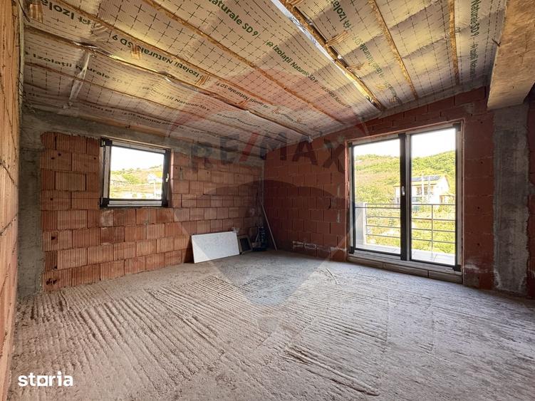 Casă cu 6 camere cu Teren 500 Mp în Baciu