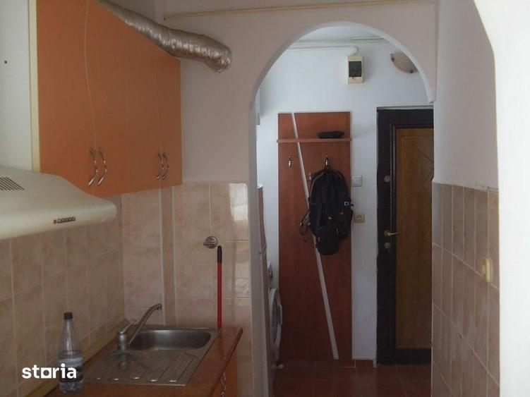 Garsonieră decomandată în Noua