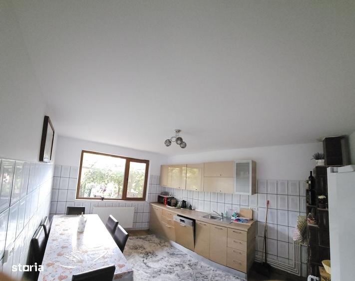 Casă cu 4 camere în Șendreni