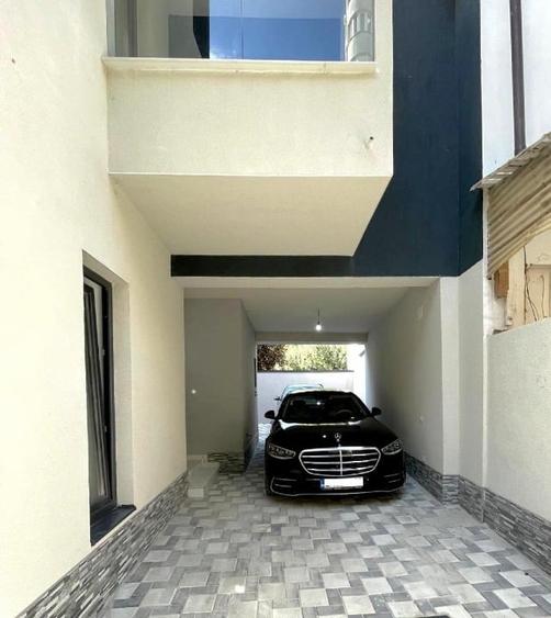 Casă individuală cu 6 camere cu Teren 150 Mp în Tei
