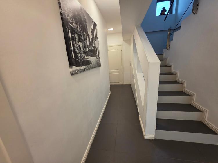 Casă individuală cu 10 camere cu Teren 620 Mp în Mogoșoaia