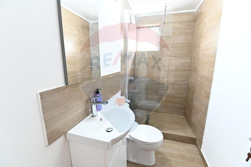 Hotel/Pensiune, de 342 mp, în Baia de Fier