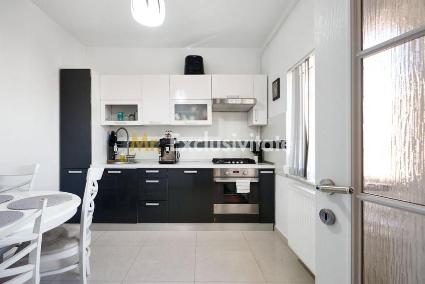 Apartament cu 4 camere decomandat în Eremia