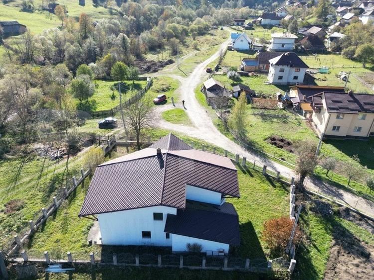 Casă individuală cu 5 camere cu Canalizare în Câmpulung Moldovenesc