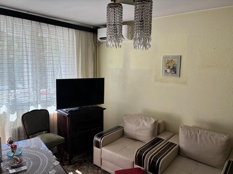 Apartament cu 3 camere semidecomandat în Drumul Taberei