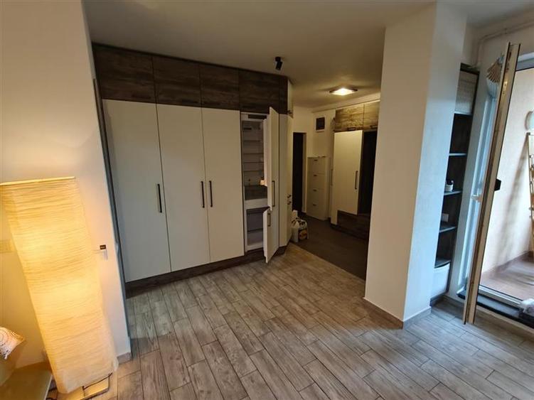 Apartament cu 3 camere circular, mobilat în Central