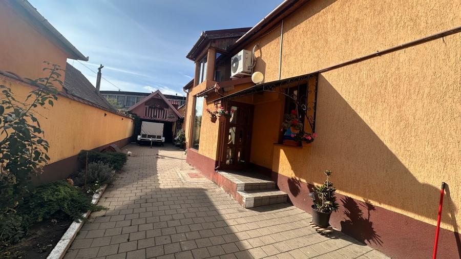 Casă cu 4 camere cu Teren 250 Mp în Lazaret