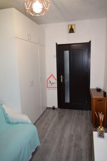 Apartament cu 3 camere decomandat, mobilat în Podu Roș